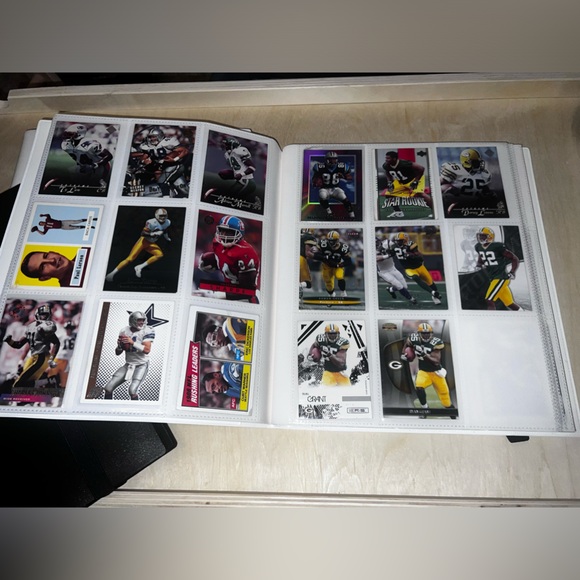 Mystery Box of Sports Cards - Picture 5 of 7